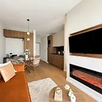 Deluxe Domaniewska With Ac By Renters Prestige