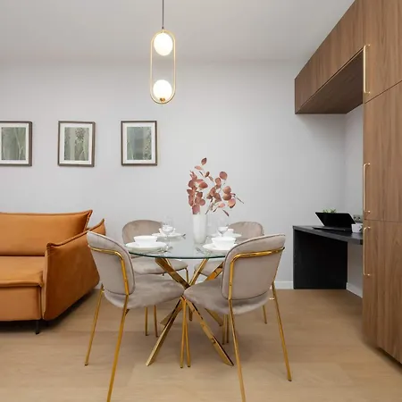 Deluxe Domaniewska With Ac By Renters Prestige