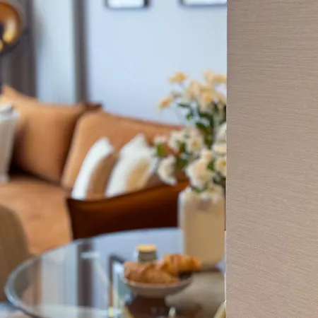 Deluxe Domaniewska With Ac By Renters Prestige