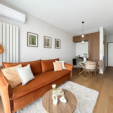 Deluxe Domaniewska With Ac By Renters Prestige